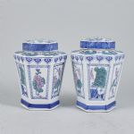 1564 3312 VASES AND COVERS